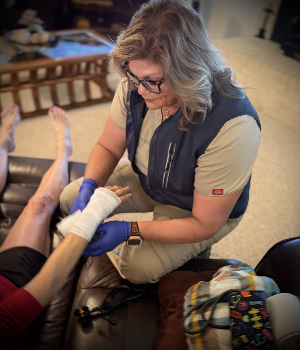 Expert wound dressing and bandaging in a home setting